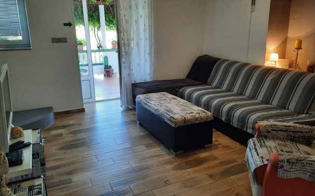 Apartment Pavilion - beautiful garden & comfortable: A1 Kampor, Island Rab