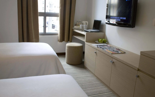 Aqueen Hotel Balestier
