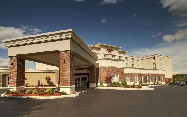 Отель Hampton Inn by Hilton Pawtucket вид на фасад