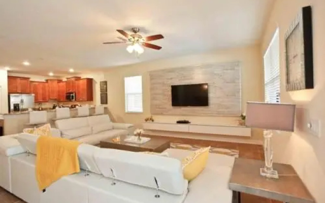9157 Wedge House