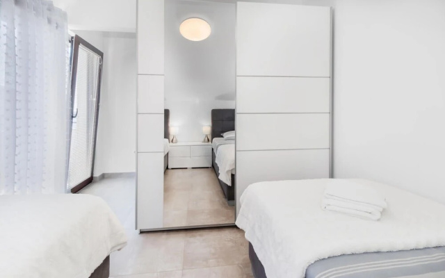 Nice Apartment in Crikvenica With Wifi and 2 Bedrooms