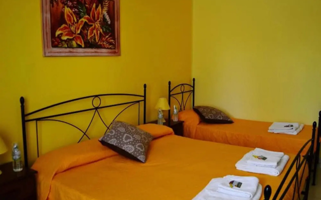 Yellow Room - B b S Elia