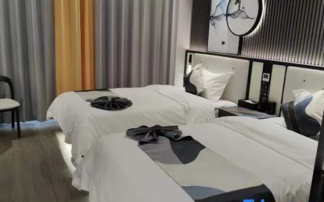 Xizi Light Luxury Hotel (Urad Qianqi Government Store)