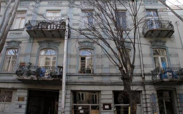 Отель Sololaki 7 Guest House вид на фасад