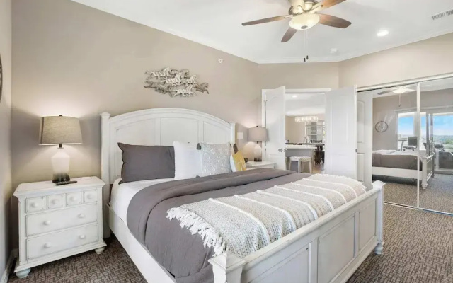 Majestic View Getaway w/ Beautiful Lake Views!