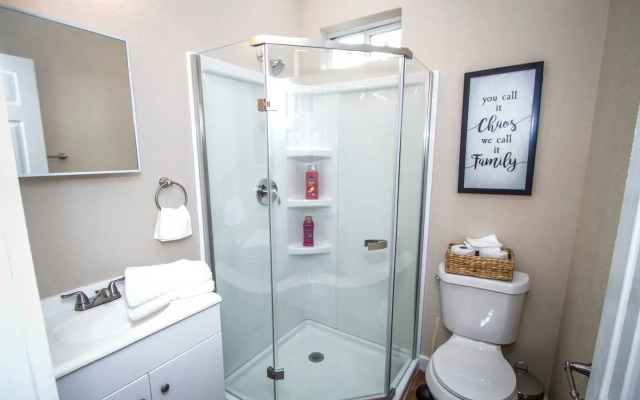 Douglas Way Remodeled House Near Downtown 1BA/1BA