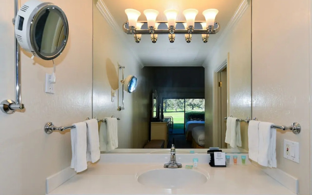 656 S At Silverado 1 Bedroom Condo by RedAwning