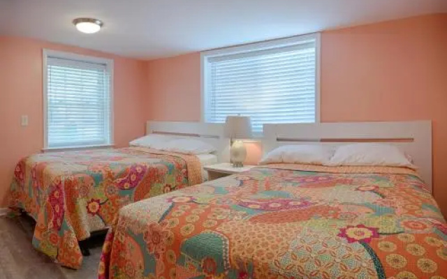 Beach Bungalow 8
