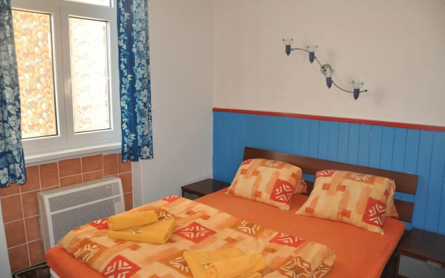 Apartment No. 8 Zeyerova 17