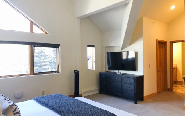 Bear Creek Lodge 407 4 Bedroom Condo by Alpine Lodging Telluride