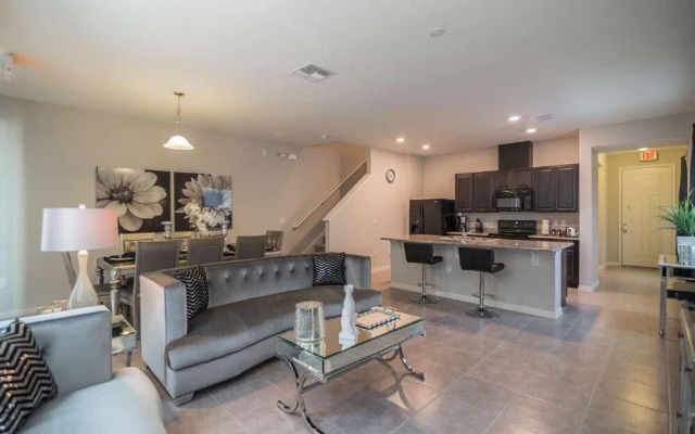 5137 Compass Bay