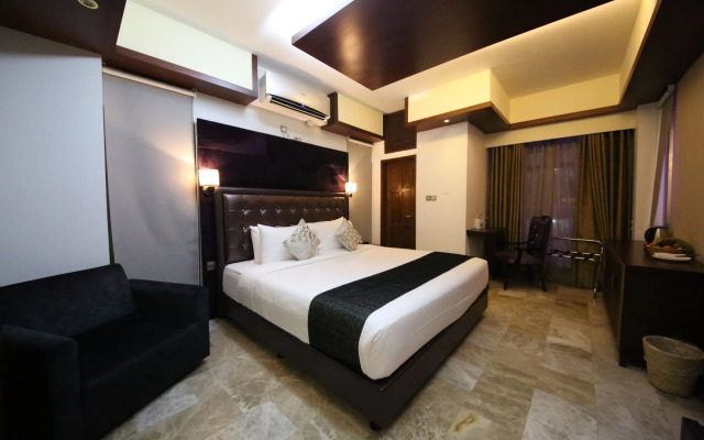 Monsoon Inn