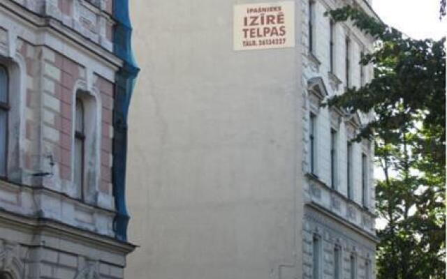 Отель Elizabeths Youth Hostel Латвия, Рига - отзывы, цены и фото номеров - забронировать отель Elizabeths Youth Hostel онлайн вид на фасад