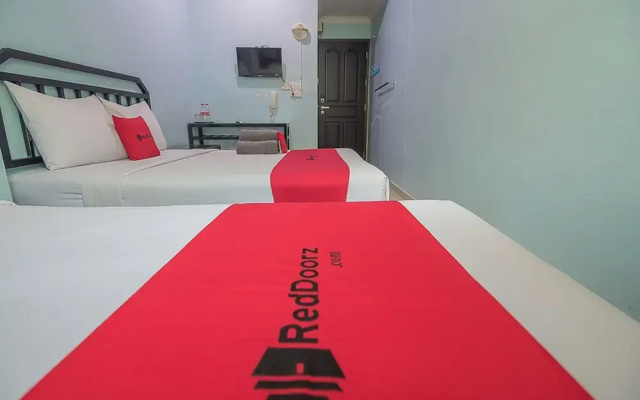 RedDoorz near Nagoya Citywalk Batam 2