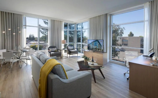 Art House Hotel and Suites