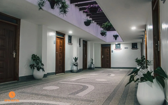 5 PM Hotel