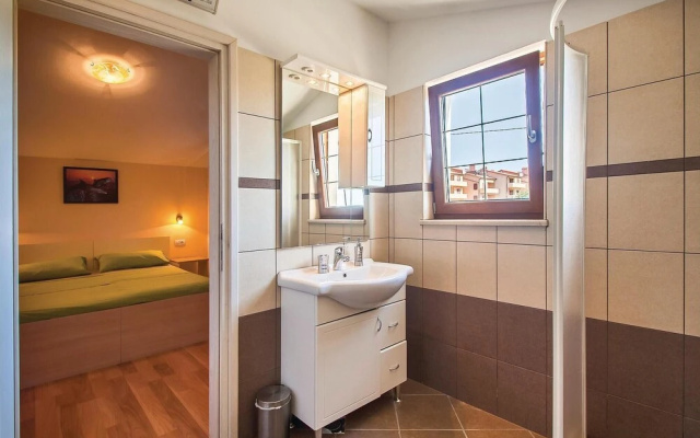 Awesome Home in Liznjan With Wifi and 2 Bedrooms