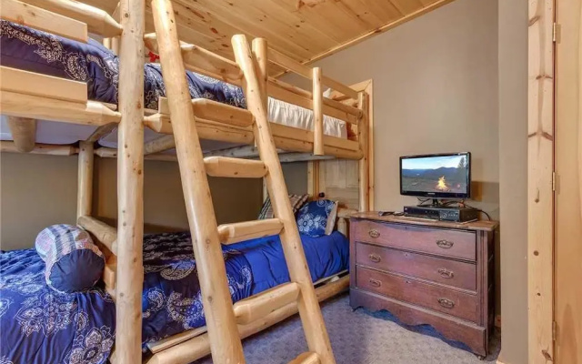 Stonebrook Lodge - Four Bedroom Cabin