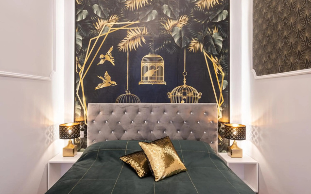 Premium Art Deco Apartment at Broadway // 4BDR & 3BR