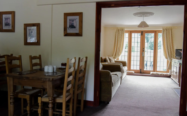 Little Foxes Hotel & Gatwick Airport Parking