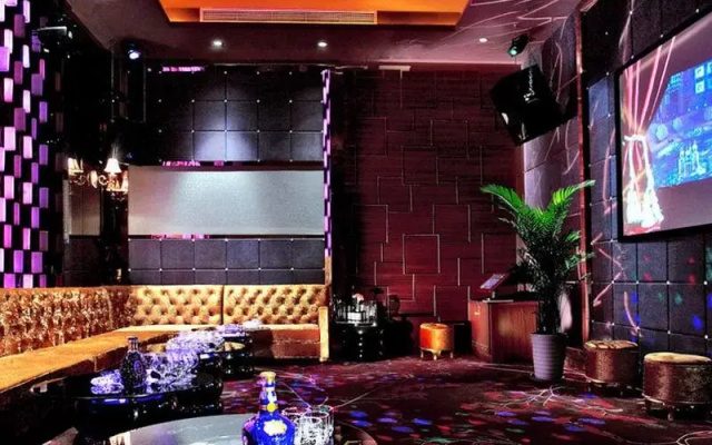 Chengdu Xinjin Celebrity City Hotel