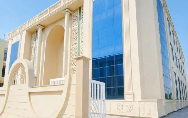 Hotel Holiday Grand Near Expo Mart