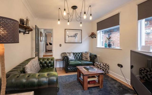 The Nautilus Cowes IOW Sleeps 4 & Private Garden