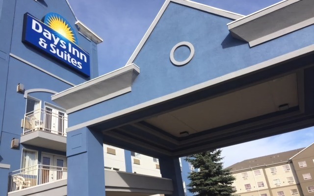 Отель Days Inn & Suites by Wyndham Brooks вид на фасад