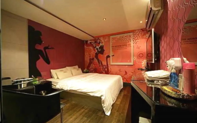 Hotel Spring 21