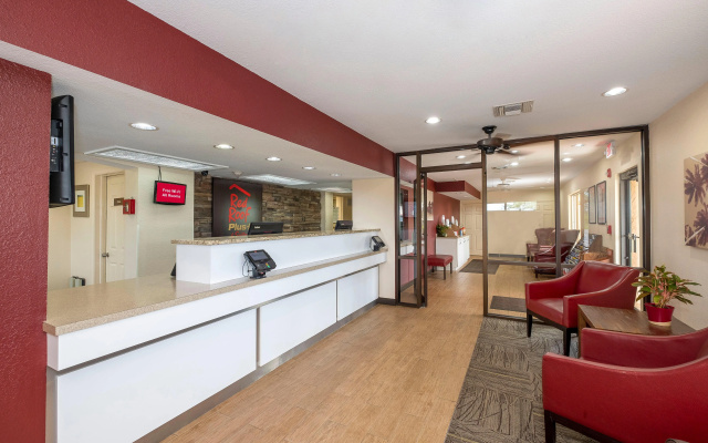 Red Roof Inn PLUS+ & Suites Naples Downtown-5th Ave S