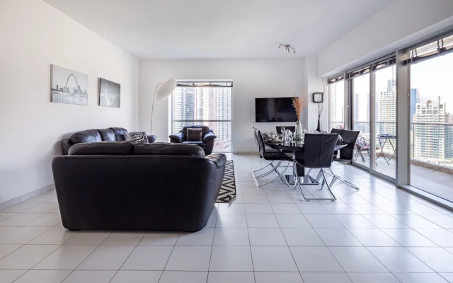 Gorgeous and Spacious 3BR With Full Marina Views!