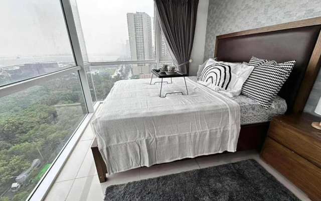 Breeze Residences Condos