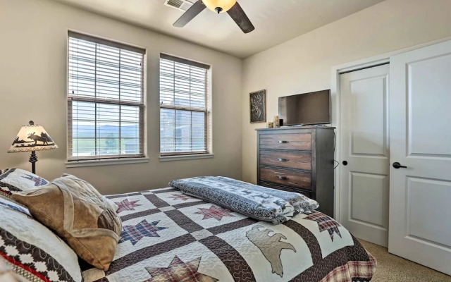 Balcony & Grill: Mtn-view Retreat in Granby!