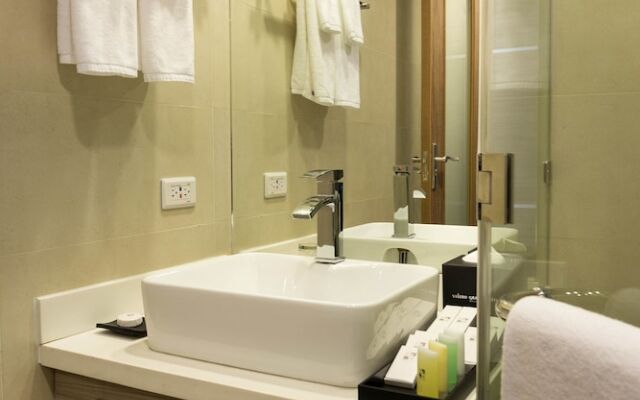 Valero Grand Suites by Swiss-Belhotel Makati 2