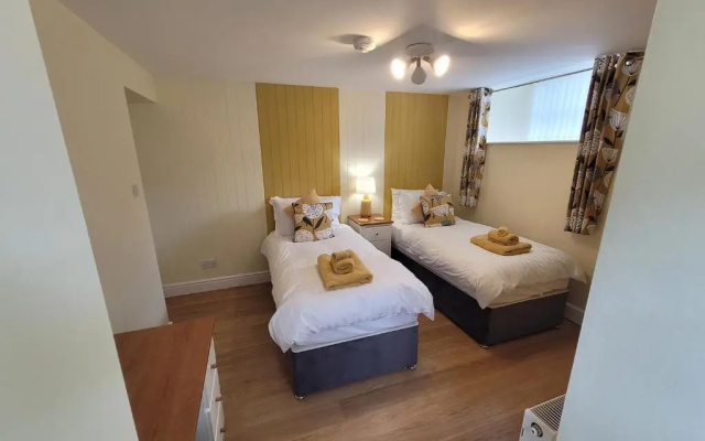 Llys Bach Apartment at Llys Aeron