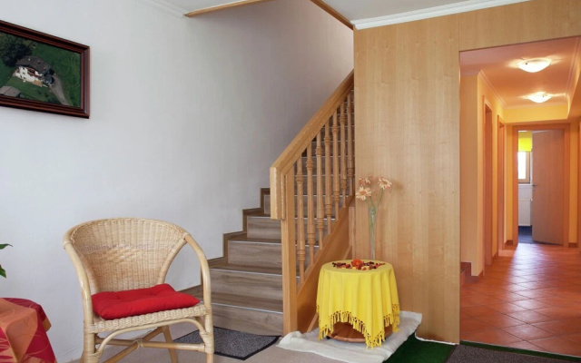Cozy Apartment in Niedernsill near Skiing