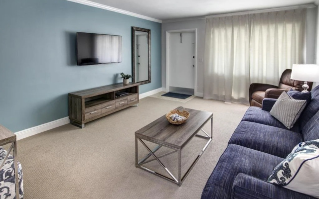 May-Dee Suites
