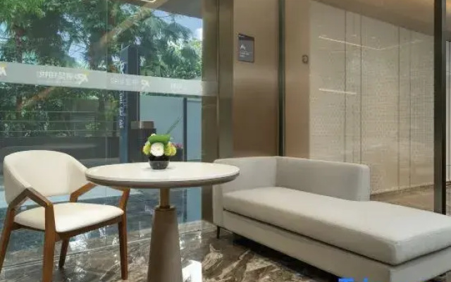 Rezen Proyal  Hotel (Guangzhou TaiKoo Hui Tiyuxi Road Metro Station)