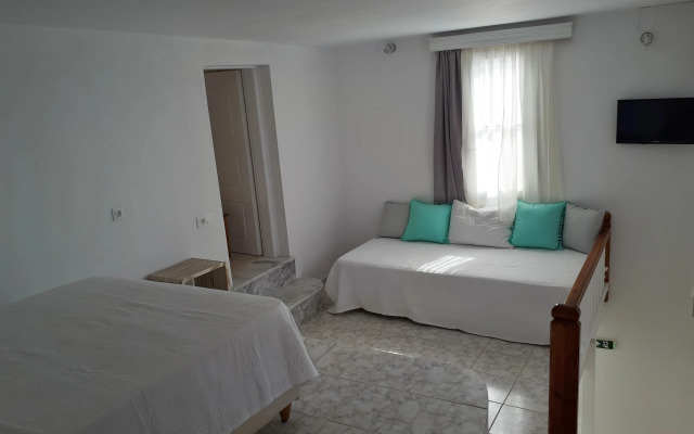 Charissi Hotel