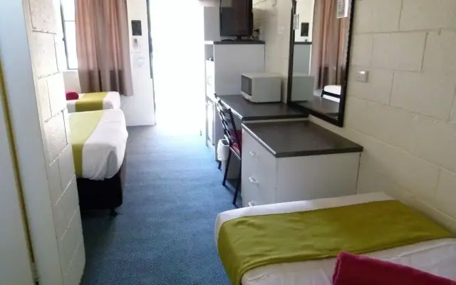 Azalea Motel