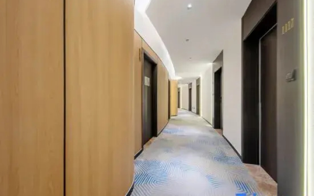 Rezen King Town Hotel