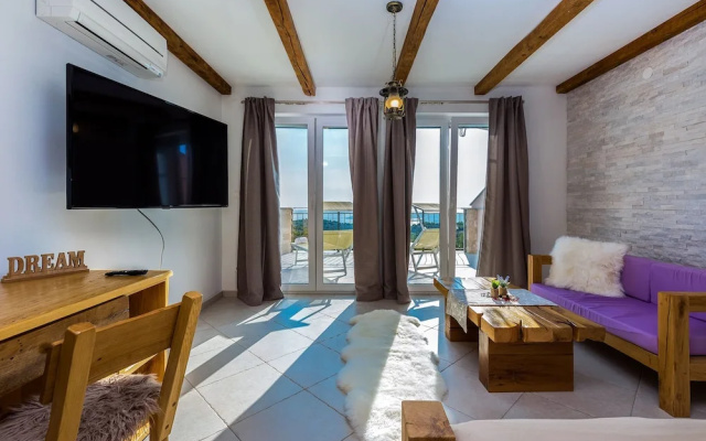 Holiday House Lucija