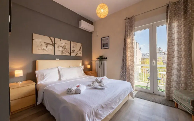 Renovated lovely aptm near to Acropolis