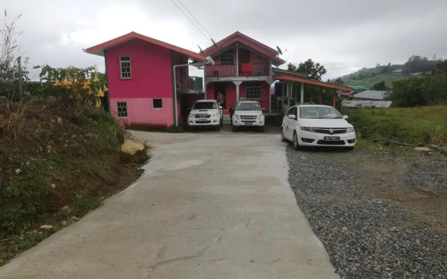 Strawberry Rest House Mesilou Kundasang
