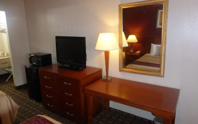 Days Inn & Suites by Wyndham Bossier City/Casino Area