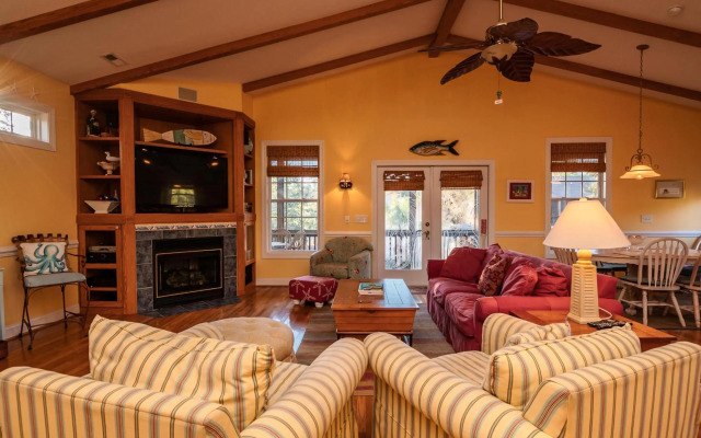 Woodlands Wonder by Oak Island Accommodations