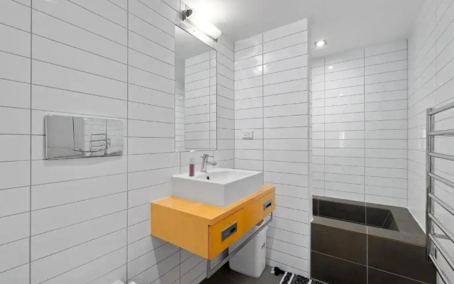 Modern Executive Living in Pounamu - 16
