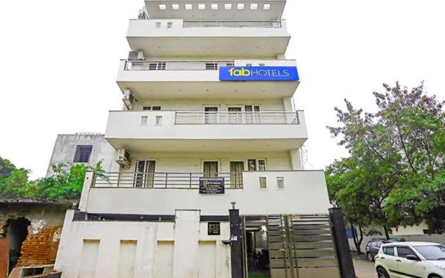 Fabhotel White House Bnb