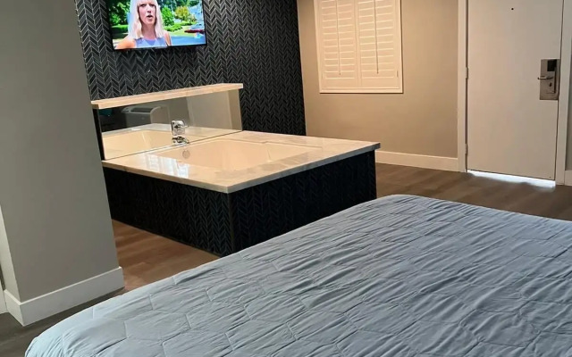 Super 8 by Wyndham Oceanside Downtown