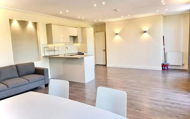 London Riverside Apartment Retreat
